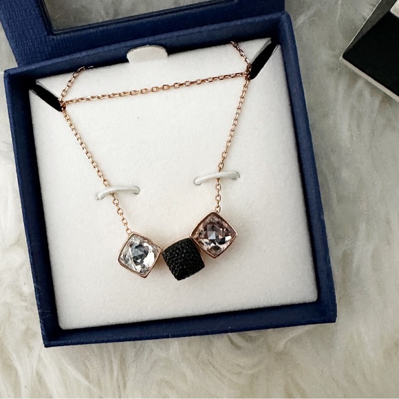 Swarovski Glance Rose Gold Necklace Sold Out - Picture 2 of 9